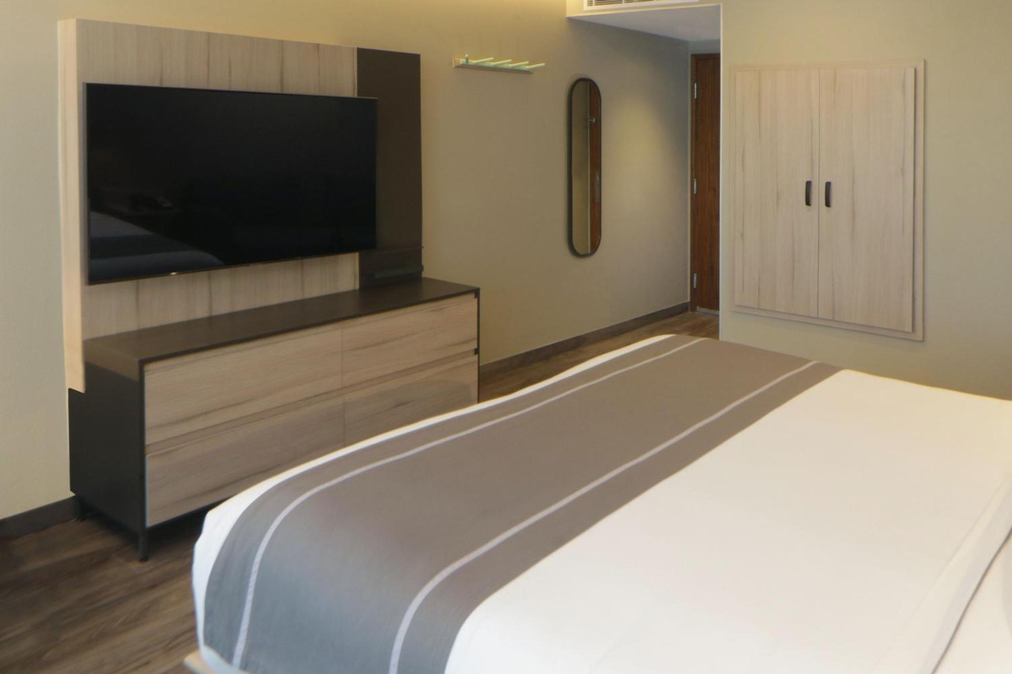 City Express Plus By Marriott Guadalajara Providencia 외부 사진