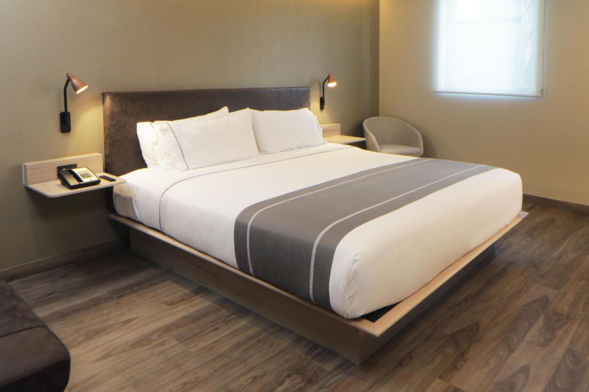 City Express Plus By Marriott Guadalajara Providencia 외부 사진